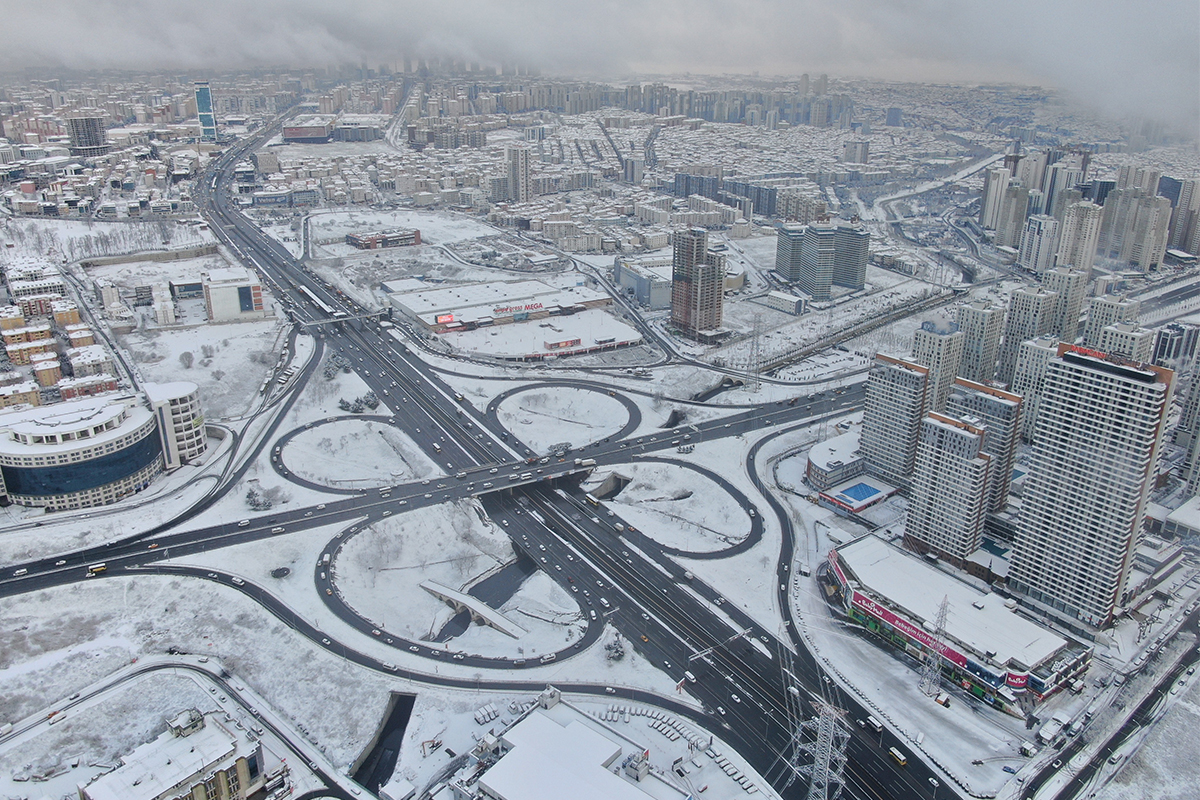Beyaza bürünen Esenyurt havadan görüntülendi
