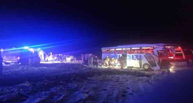 Sivas-Malatya sınırında otobüs kazası: 20 yaralı
