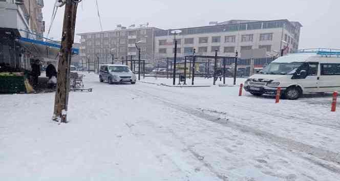 Iğdır Tuzluca ilçesinde okullar tatil edildi