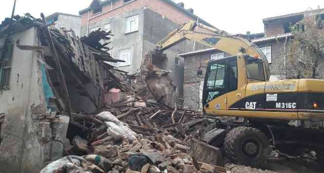 Başkan Tavlı: “2019 yılından bu yana 70’ten fazla metruk binanın yıkımını gerçekleştirdik”