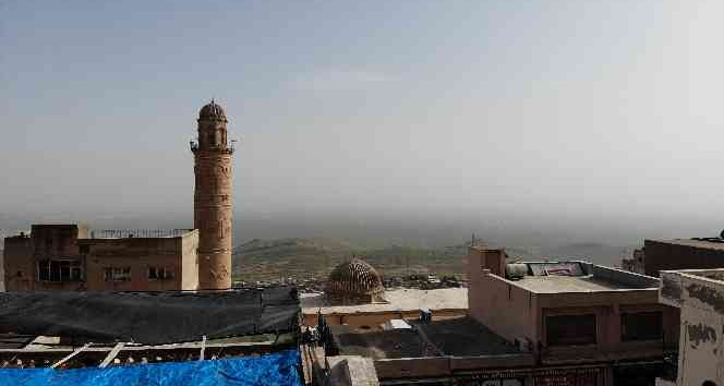 Tarihi Latifiye Camii’nin silüetini bozan betonarme yapı yıkıldı