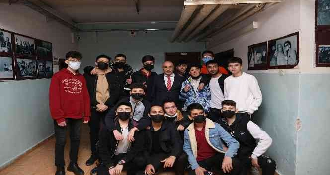 Başkan Altınok lise öğrencileriyle buluşarak taleplerini dinledi