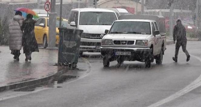Meteorolojinin uyarılarının ardından Kocaelide kar yağışı başladı