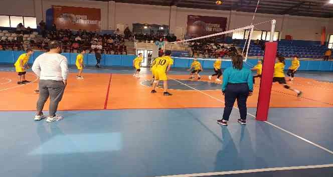 Tatvan’da Okullar Arası Voleybol Turnuvası
