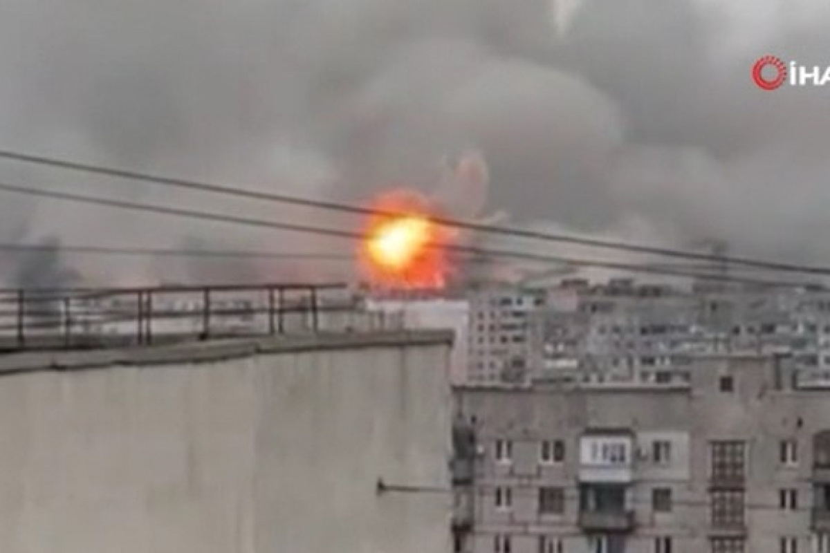 Rusya Mariupol&#039;de yine yerleşim yerlerini vurdu