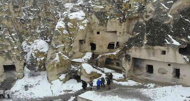 Kapadokya beyaza büründü