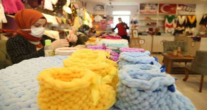 Kadınların el emeği göz nuru ürünleri bu çarşıda ekonomik kazanca dönüşüyor