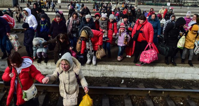 Polonyadan Ukraynalı mültecilere maaş 4 bin 71 TL iane kararı