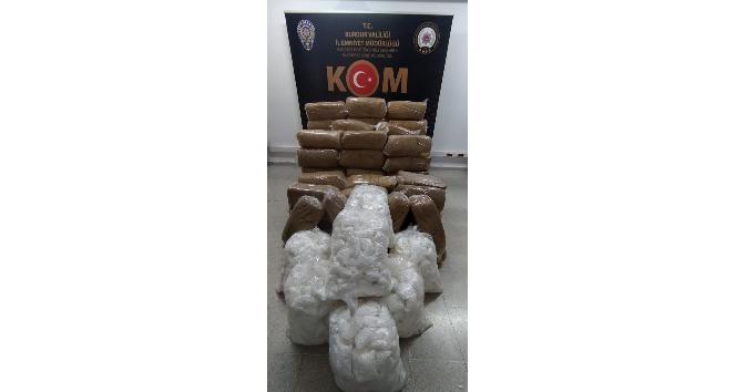 Kargoyla gönderilen kaçak ürünler ele geçirildi
