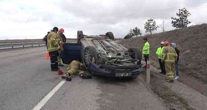 Takla atan otomobil ters yönde 200 metre sürüklendi: 2 ağır yaralı