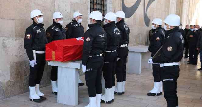 Emekli polis törenle defnedildi