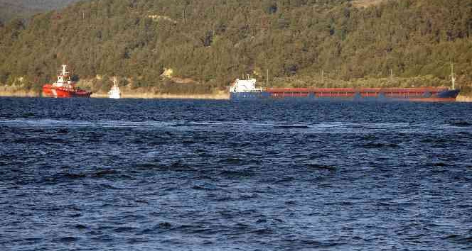 Çanakkale Boğazı’nda karaya oturan geminin kurtarma çalışmaları sürüyor