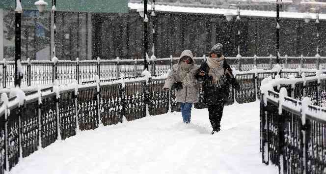 Gümüşhane Mart ayında beyaz gelinliğini giydi