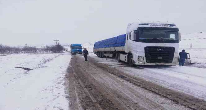 Nevşehir’de kar yağışı ulaşımda aksamalara neden oluyor