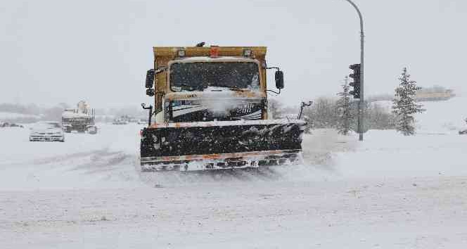 Nevşehir’de karla mücadele çalışmaları aralıksız sürüyor