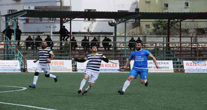 Cizre’de Emniyet ve Botan Spor arasında dostluk maçı