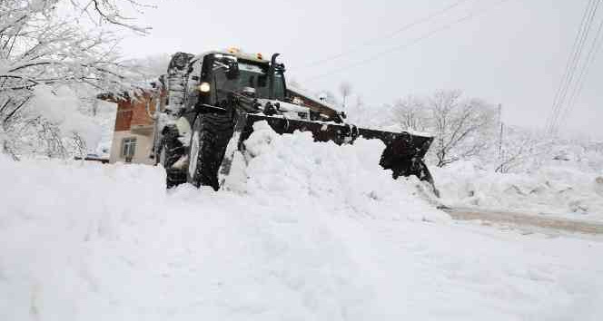 Başkan Kibar: "Yollarımızı açık tutmak için ekiplerimiz yoğun bir çaba gösteriyor"