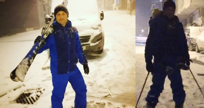 Karla kaplı İstanbul sokaklarında oğlunu sırtına alarak kayak yaptı