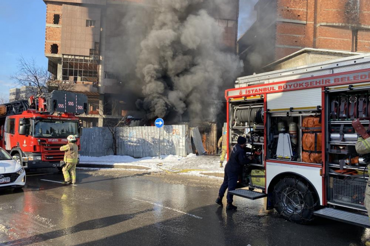 Ataşehir'de işçilerin kaldığı konteyner baraka alev alev yandı