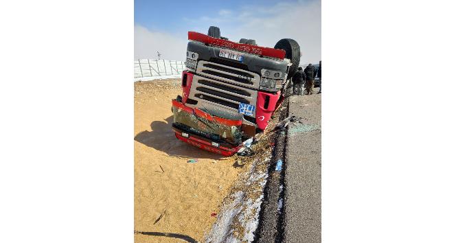Kırşehir’de buğday yüklü tır devrildi