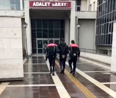 Nitelikli istismar suçundan aranan zanlı yakalandı