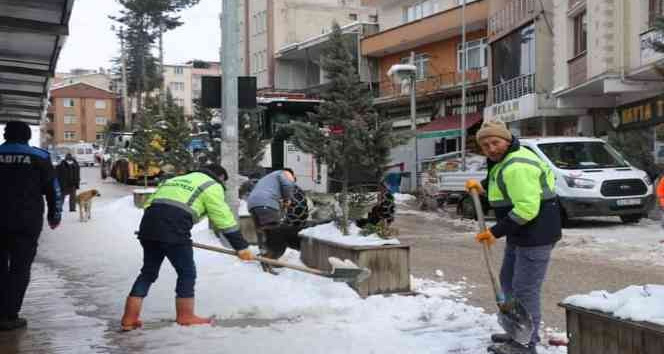 Kumru’da kar temizlik çalışmaları sürüyor