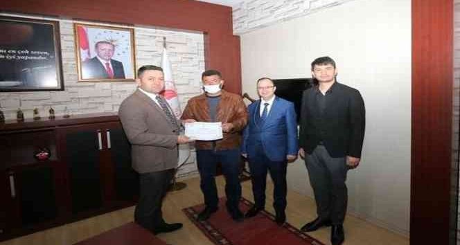 Sürü yönetimi kursunu bitiren üreticilere sertifikaları verildi