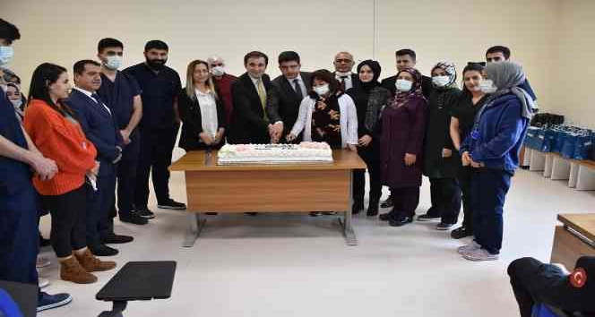 Sason Devlet Hastanesinde 14 Mart Tıp Bayramı pasta ile kutlandı