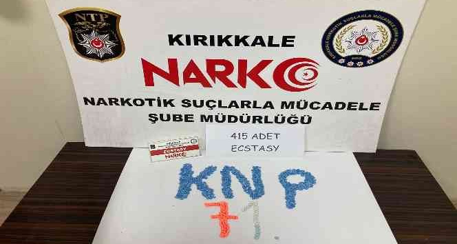 Narkotik köpeği "Adam" 415 adet uyuşturucu hap buldu