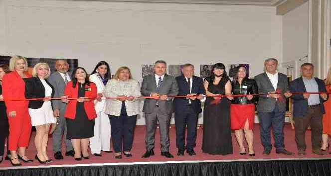 "50 Adanalı Kadın 50 Sektör" fotoğraf sergisi açıldı