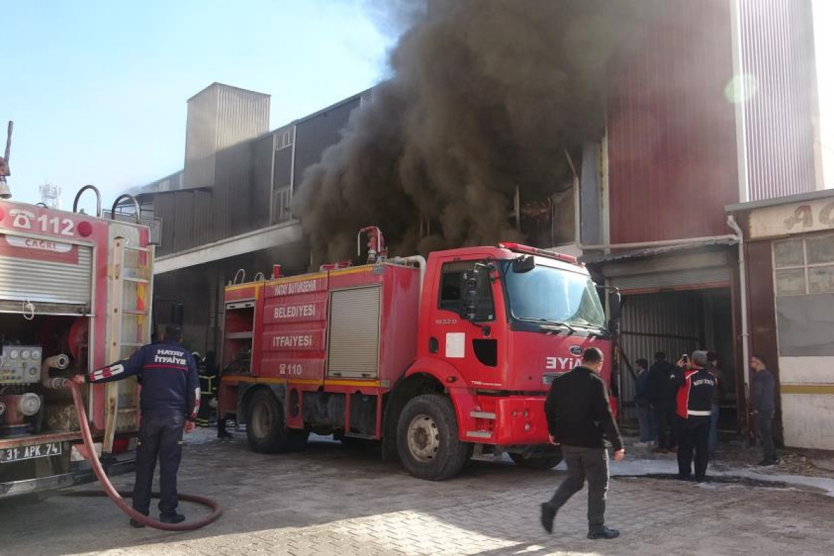 Hatay’da mobilya atölyesinde yangın paniği Hatay’da mobilya atölyesinde yangın paniği