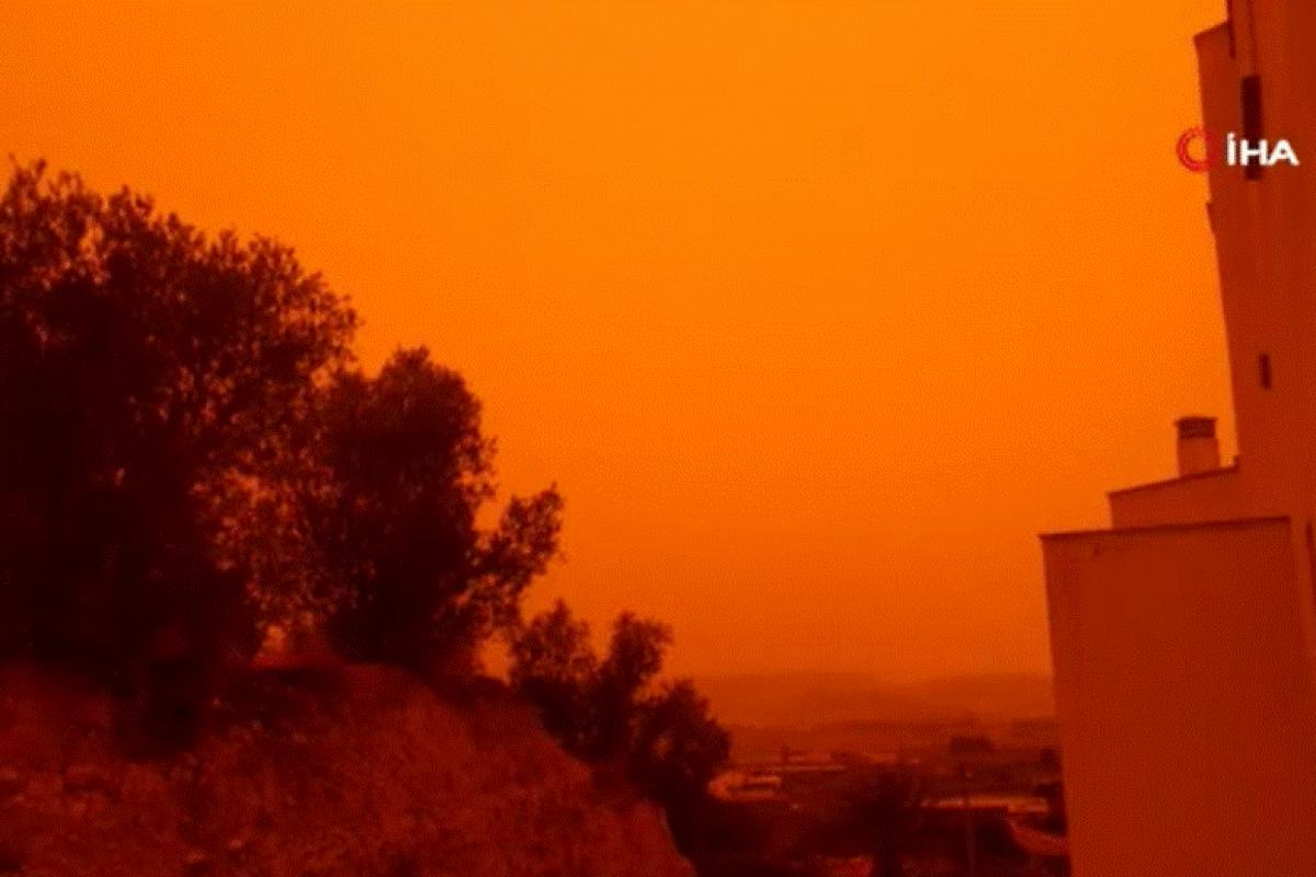 Sahra Çölü&#039;nden gelen toz fırtınası İspanya&#039;yı vurdu