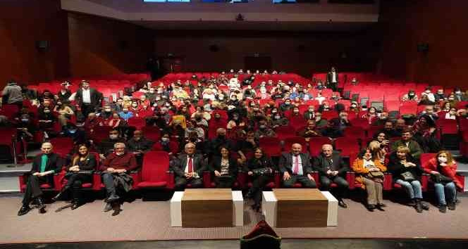 Korkudan Korkmak adlı tek kişilik gösteride salon dolmadı