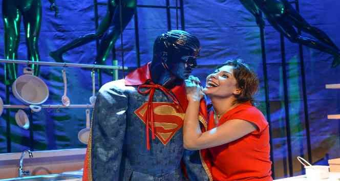 NEVÜ’de Tiyatro Şöleni Krem Karamel ile devam ediyor