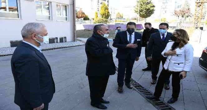 Uşak’ta diyabet hastası 75 çocuğa sensörlü glikoz ölçüm cihazı verildi