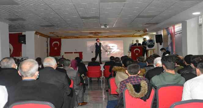 Mehmet Akif Ersoy dizeleriyle anıldı