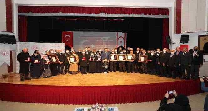 Tokat’ta 6 şehit ailesi ile 19 gaziye devlet övünç madalyası ve beratı verildi
