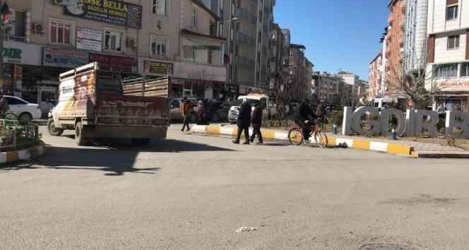 Iğdır’da şehir merkezinde güneş, yüksek kesimlerde kar yağışı ve tipi etkili oluyor