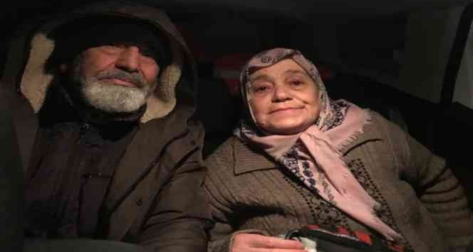 Kar nedeniyle evlerinde mahsur kalan çift, 4 saatlik çalışma ile kurtarıldı