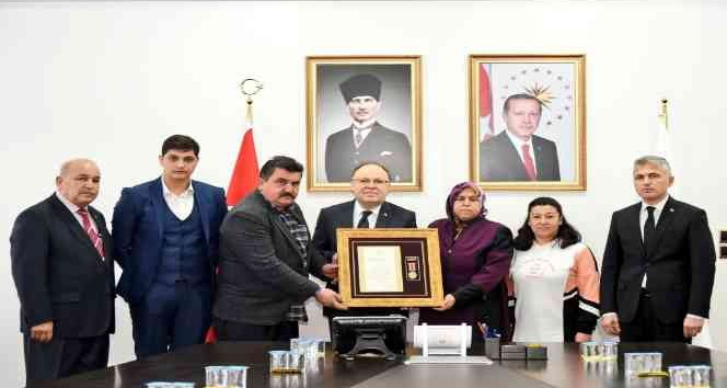 Şehidin ailesine dövlet övünç madalyası ve beratı takdim edildi