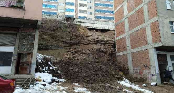 Ordu’da heyelan bir evde hasara neden oldu