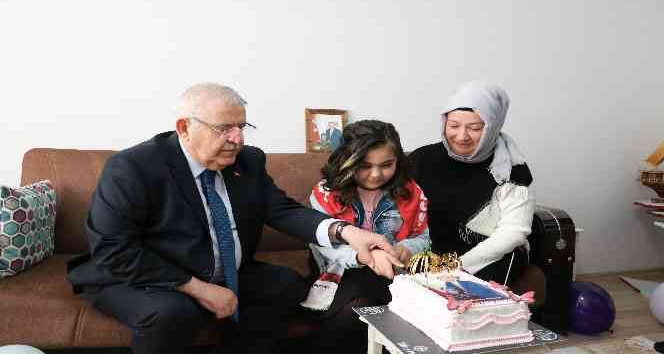 Epilepsi hastası İkra’ya doğum günü sürprizi