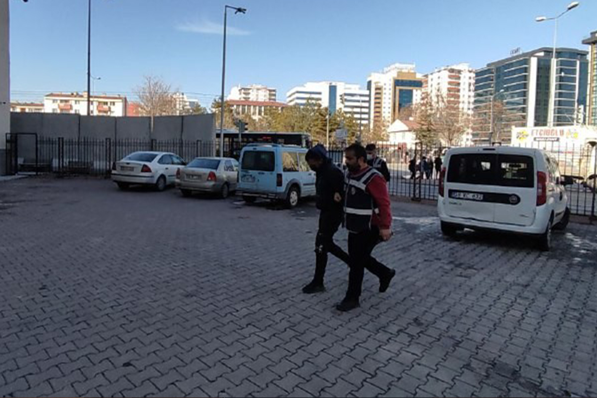 Kayseri&#039;de iletişim kablolarını çalan 2 şahıs yakalandı