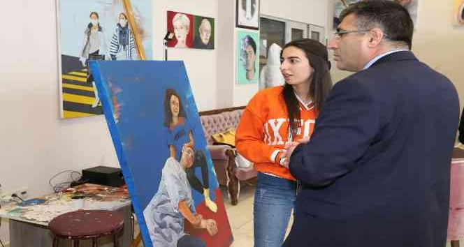 Rektör Aktekin Güzel Sanatlar Fakültesi öğrencileriyle bir araya geldi