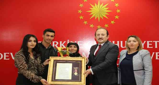 Şırnak’ta şehit ailelerine devlet övünç madalyası takdim edildi