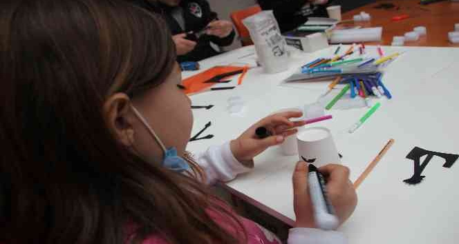 (ÖZEL) Çocuklar, ’Geri Dönüşüm Atölyesi’nde birbirinden güzel çalışmalara imza atıyor
