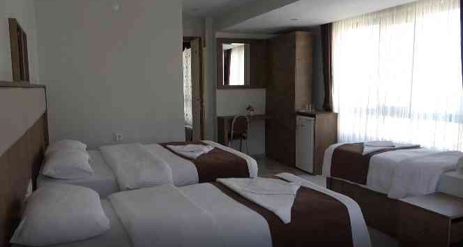 AK Partili Başkan şehir dışına sevk edilen hastalara konaklanmaları için otel ile anlaştı