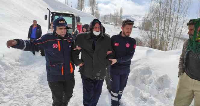 Bingöl’de AFAD, köyde mahsur kalan hastaya ulaştı