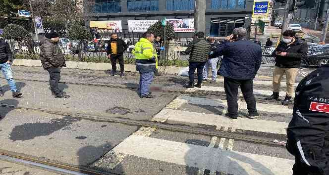 Tramvayın önüne atlayan kişi hayatını kaybetti