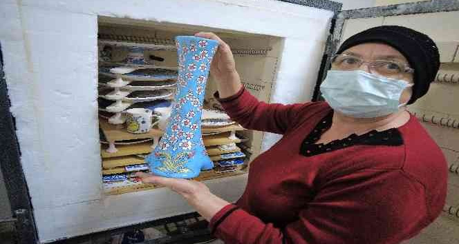 63 yaşında çini ustası oldu